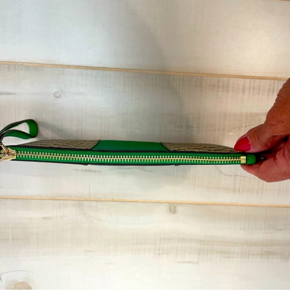 Michael Kors NEW Jet Set Large Coated Canvas Logo Stripe Wristlet Wallet Clutch - Picture 3 of 7